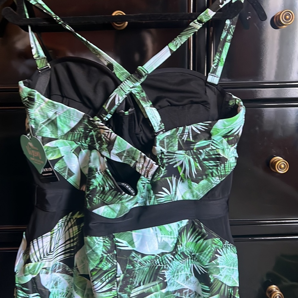 Torrid Palm Print One-Piece Vixen Collection Swimsuit NWT PUSH UP CUPS - Picture 6 of 8